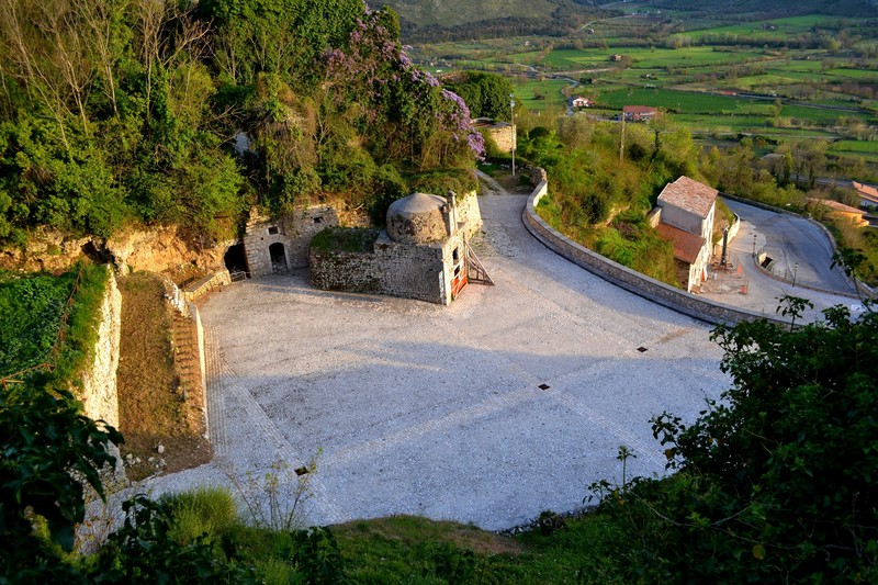 ''Qui: John Huston –  Piazza San Sebastiano – San Pietro Infine'' - San Pietro Infine