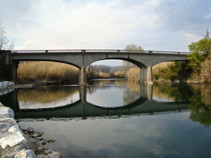 Il ponte e il suo riflesso