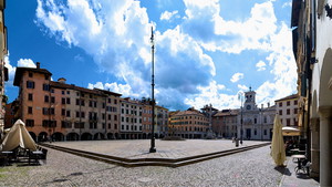 Tanti nomi per un salotto in città