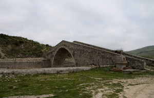 Ponte sul fiume Troina.