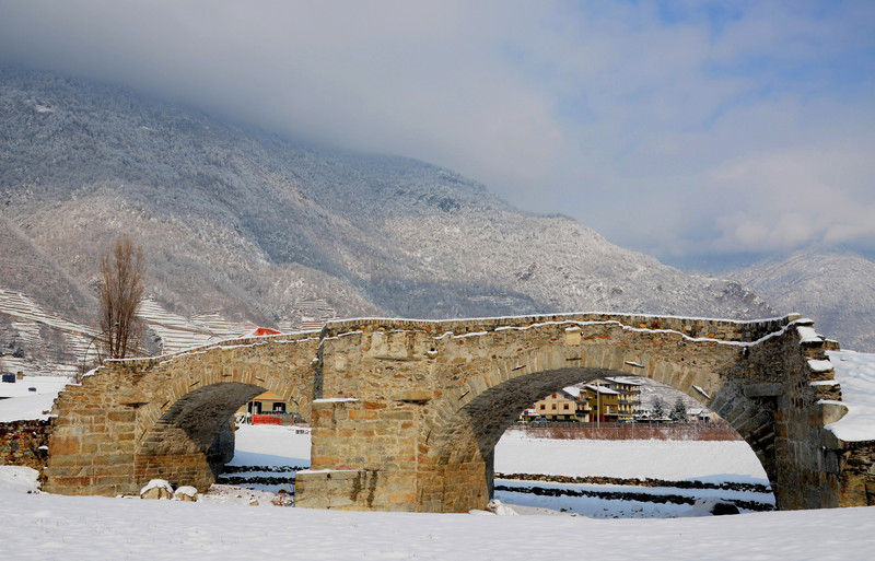 ''La storia della valle in un ponte'' - Villa di Tirano
