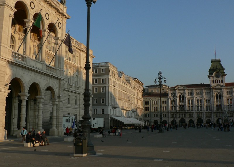 ''Una Grande Piazza !'' - Trieste