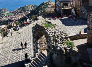 La piazza del borgo