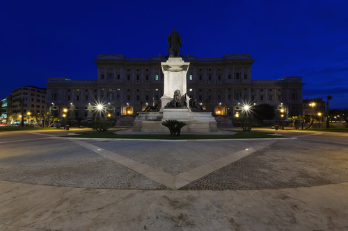 Piazza Cavour Roma sera