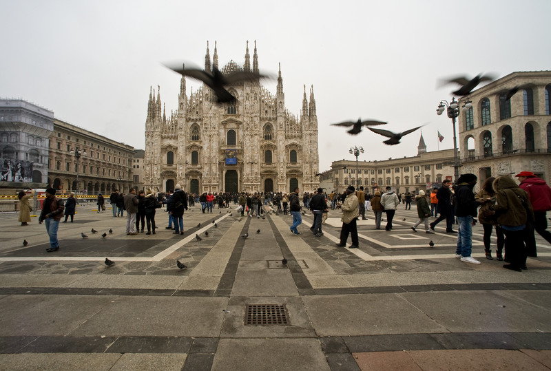 ''Volo basso'' - Milano