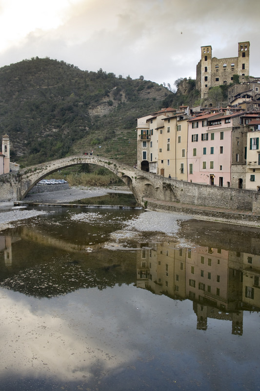 ''Il ponte quattrocentesco di Dolceacqua e il riflesso sul Nervia.'' - Dolceacqua
