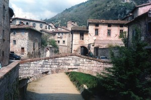 Un ponte che parla di pietre