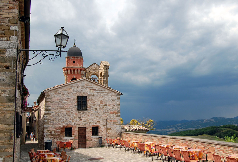 ''Piazza del pozzo'' - Frontone