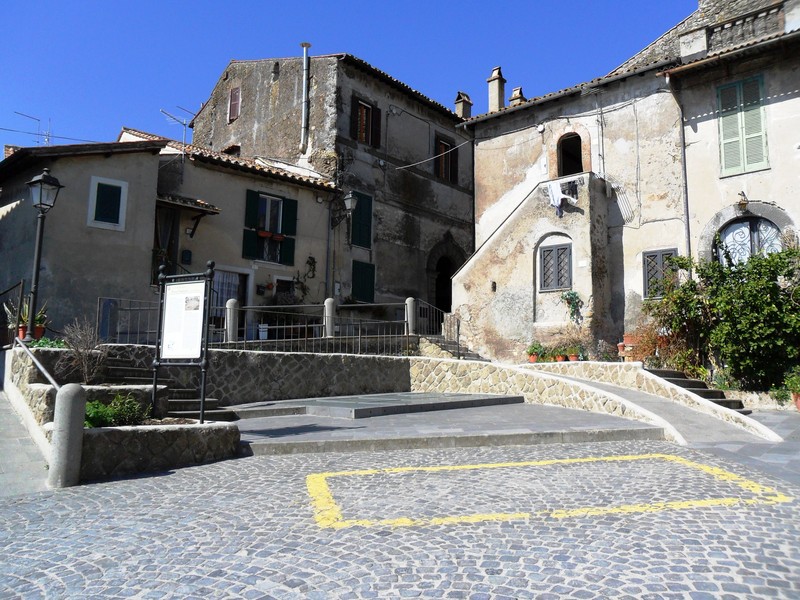 ''Qui niente cibo!!!'' - Anguillara Sabazia