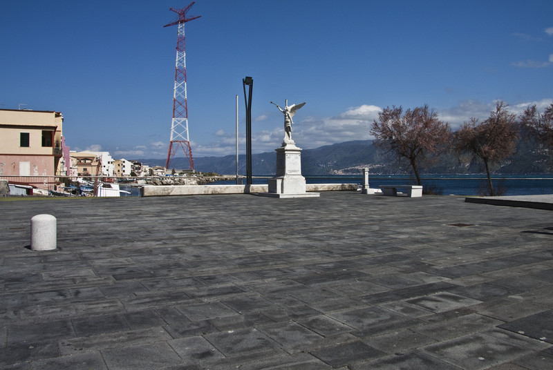 ''Piazzetta sullo stretto.'' - Messina