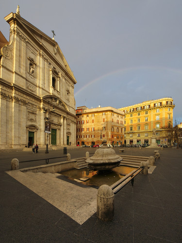 Piazza chiesa Nuova arcobaleno
