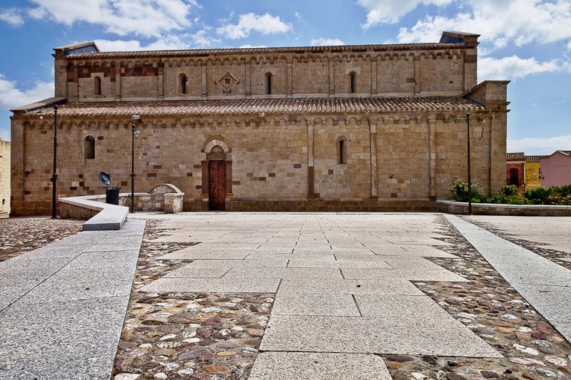 ''il retro della piazza S Maria'' - Tratalias