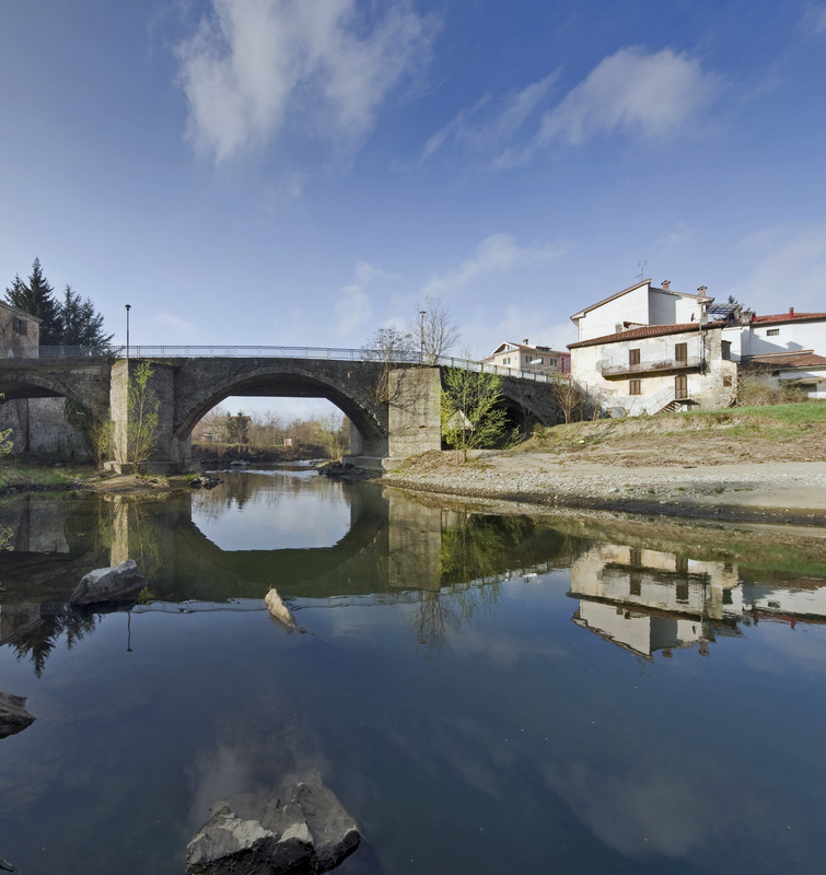 ''Un ponte allo specchio'' - Dego