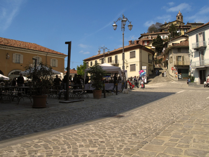 ''Piazza Umberto I'' - Monforte d'Alba