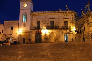 PIAZZA CAVALLOTTI ED IL SUO OROLOGIO