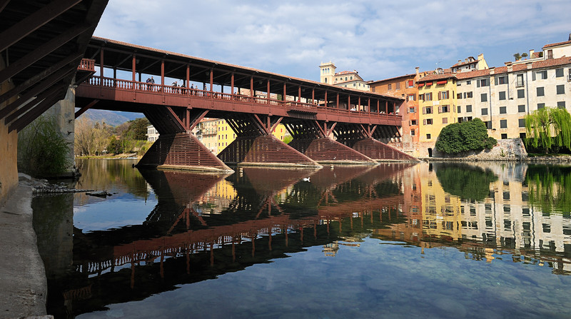 ''Ai piedi del Ponte degli Alpini'' - Bassano del Grappa
