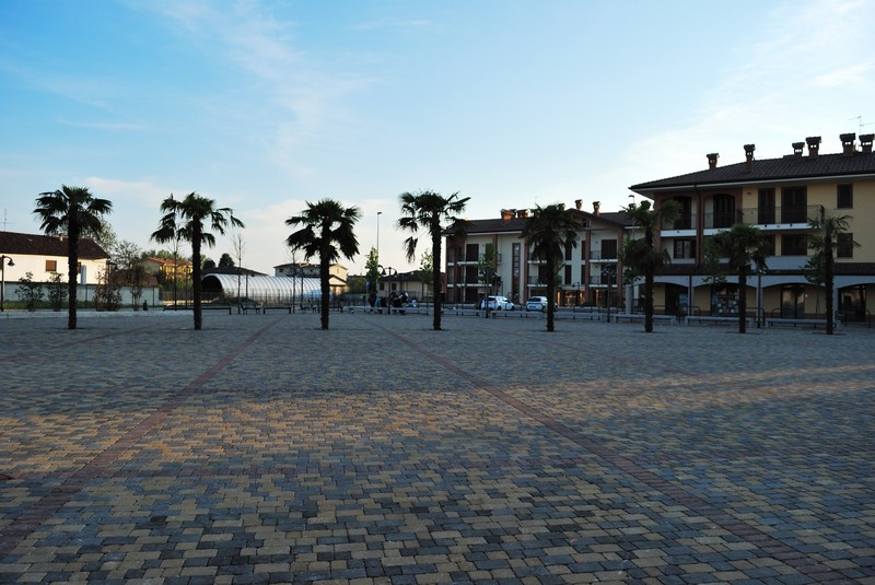 ''Piazza Italia'' - Comazzo
