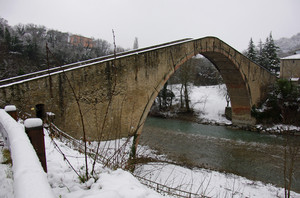 ponte Alidosi sotto la nevicata