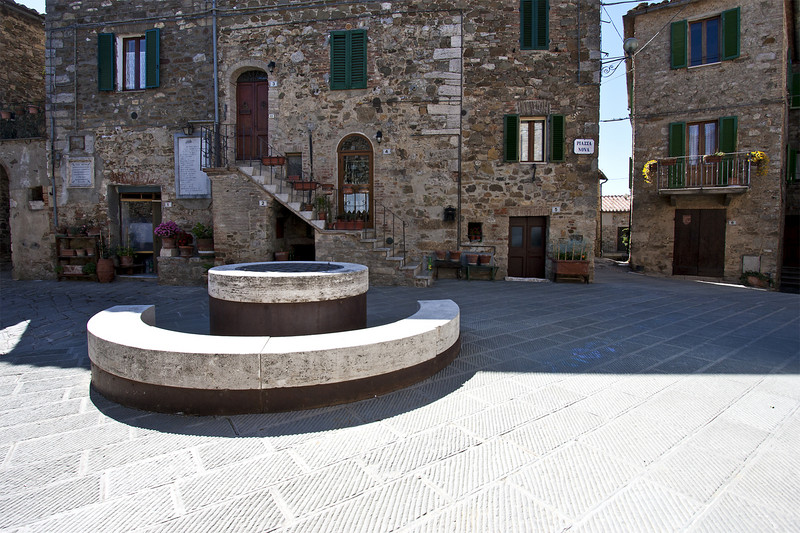 ''Una piazza minuscola'' - Montalcino
