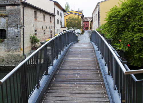 Passerella pedonale sul fiume Lemene, Portogruaro (VE) Passerella pedonale sul fiume Lemene, Portogruaro (VE)