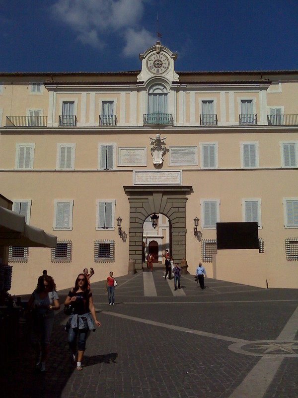 ''Piazza della Libertà – ingresso Palazzo Pontificio'' - Castel Gandolfo
