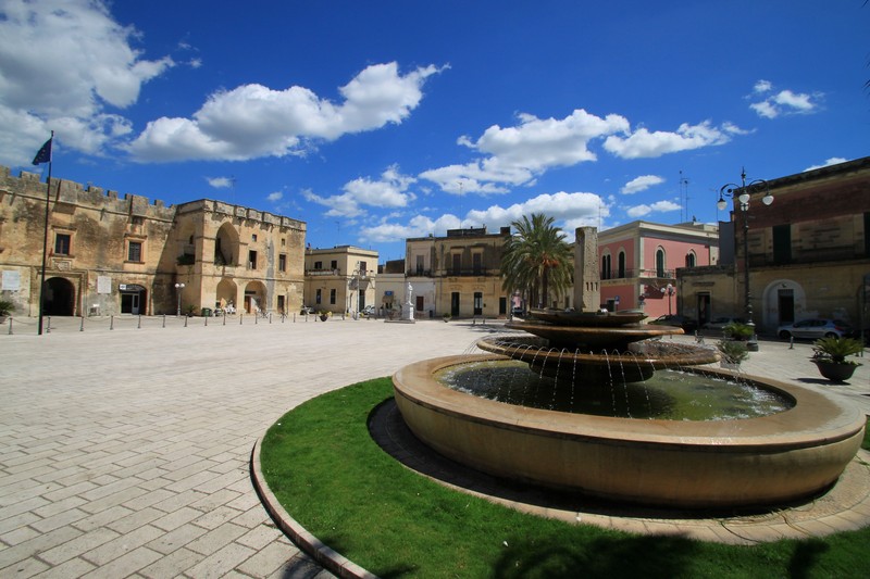 ''La fontana di piazza Castromediano'' - Cavallino