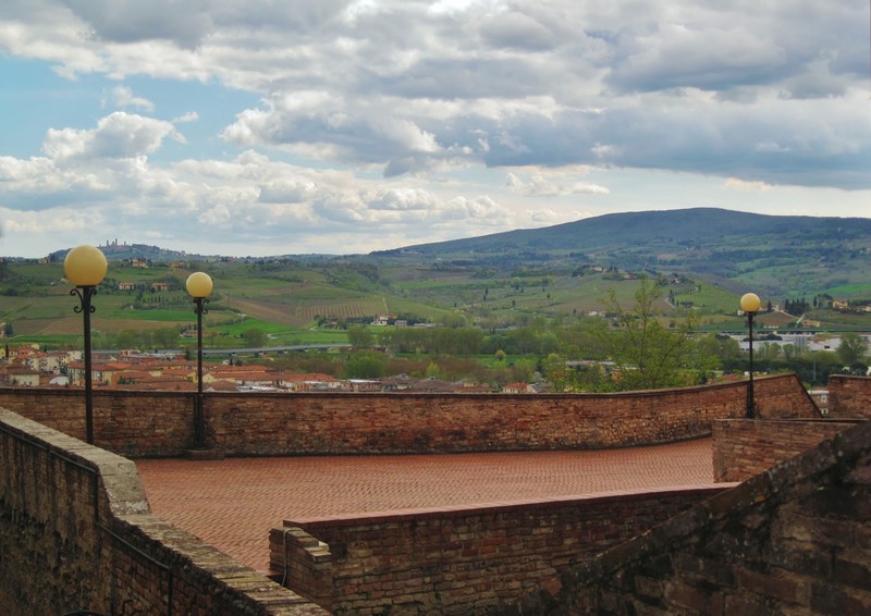 ''Piazzetta Belvedere nel borgo medievale di Certaldo Alto (FI)'' - Certaldo