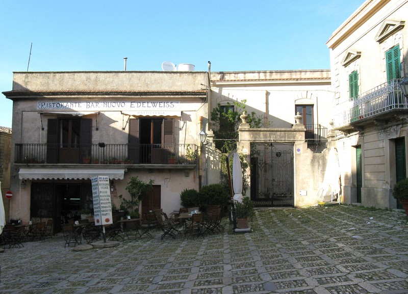 ''una piazzetta a Erice'' - Erice