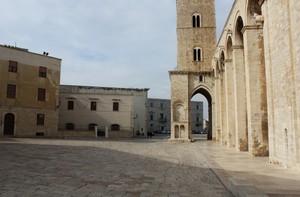 Sul fianco del duomo