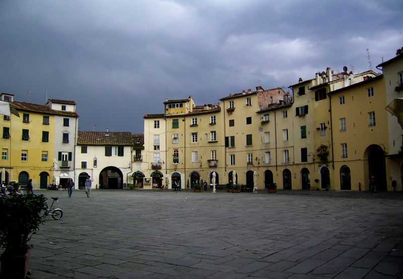 ''Piazza dell’Anfiteatro'' - Lucca