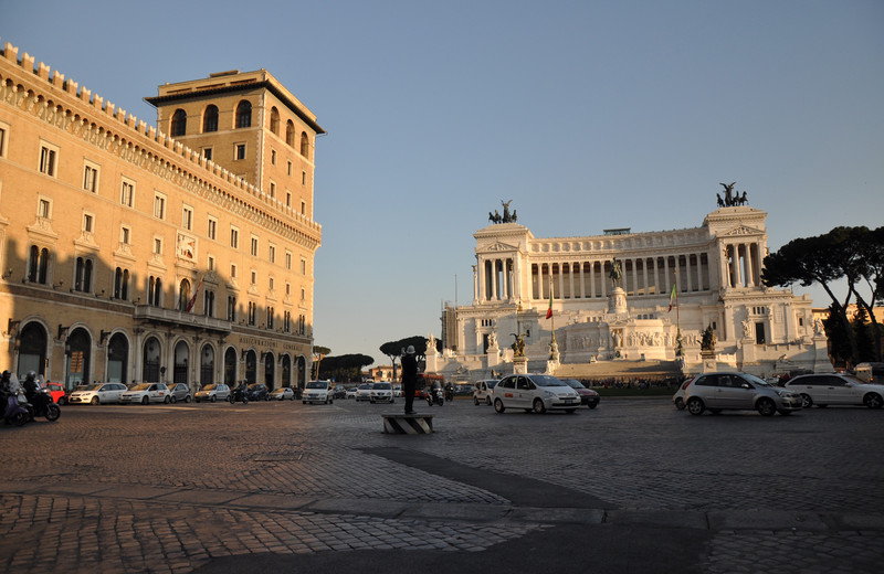 ''Traffico in piazza'' - Roma
