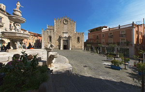 Taormina, Piazza Del Duomo