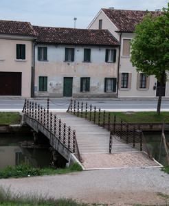un ponte attorno le mura