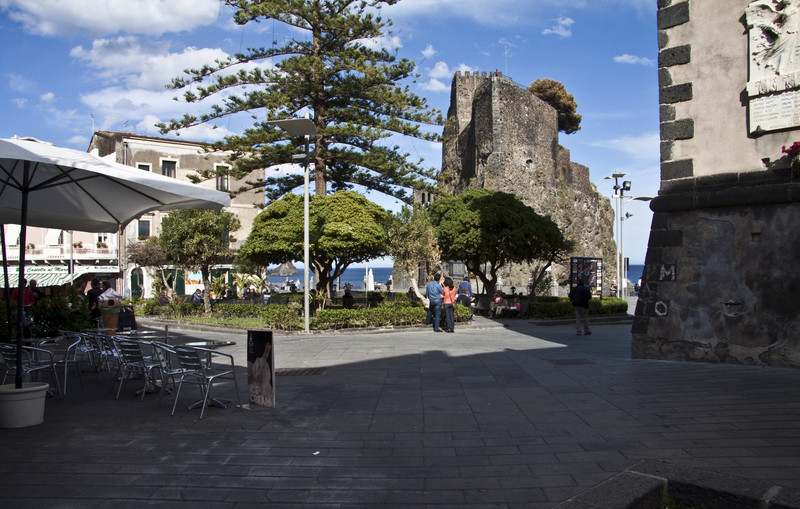 ''La piazza Castello'' - Aci Castello