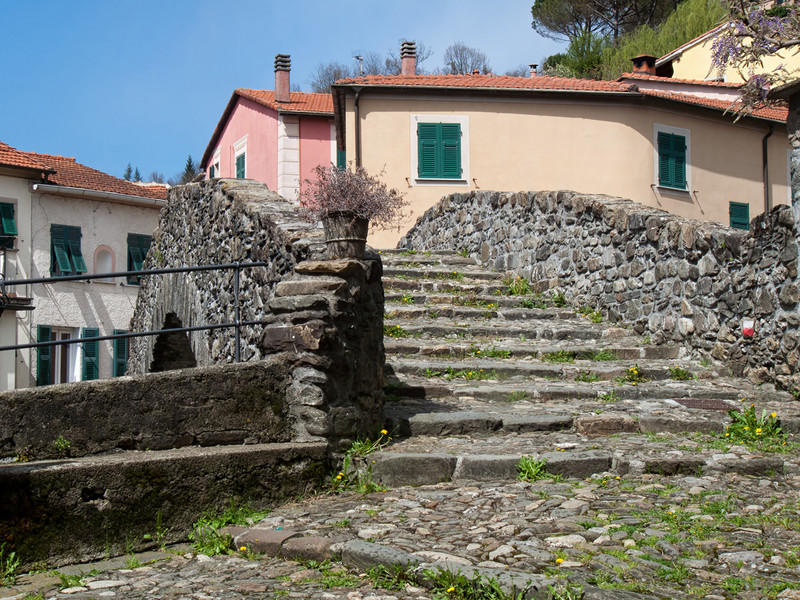 ''Sali e scendi'' - Varese Ligure
