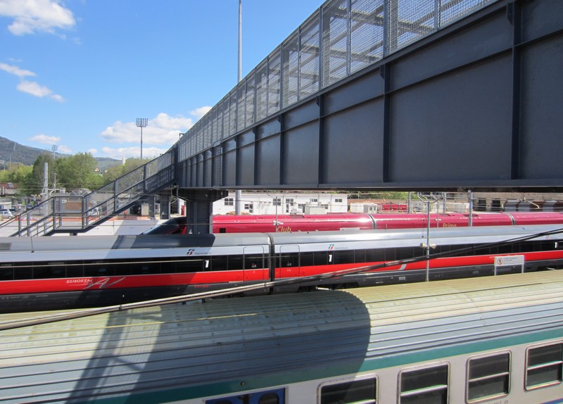 ''Passando sopra 3 generazioni di treni !'' - Firenze