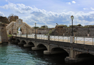 Il ponte vecchio e la porta spagnola