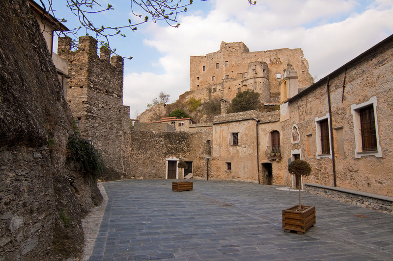 ''Piazza della Torre alle prime luci del mattino'' - Castelvecchio di Rocca Barbena