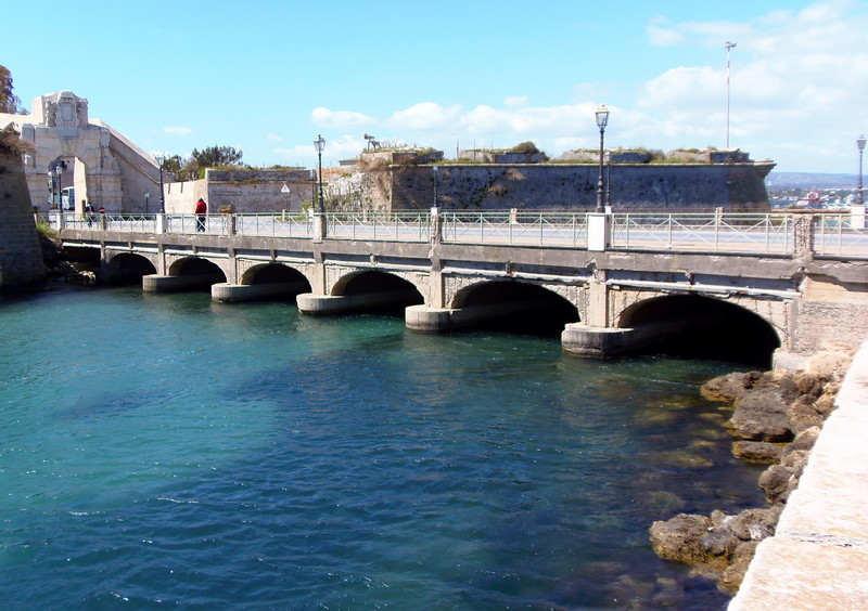 ''Ponte per Antica Porta Spagnola'' - Augusta