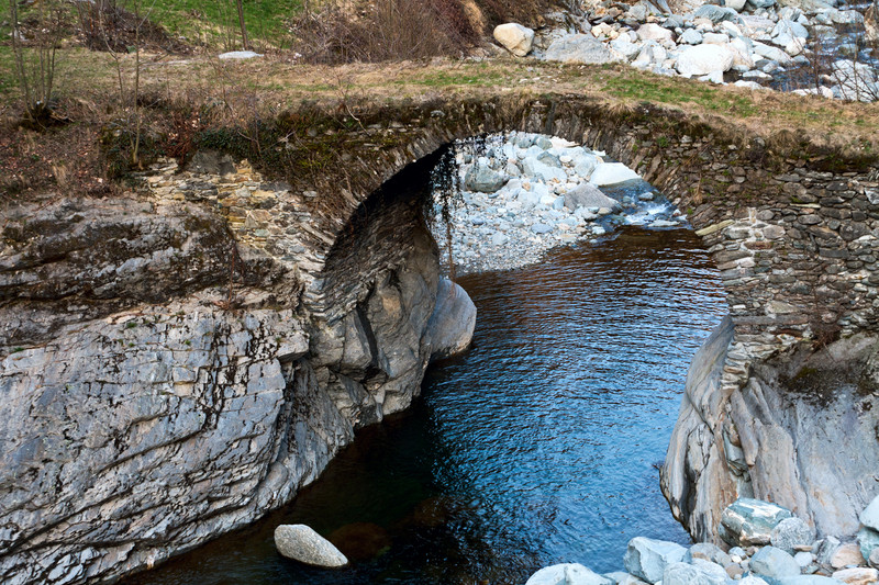 ''Di qui passa la vecchia mulattiera.'' - Angrogna