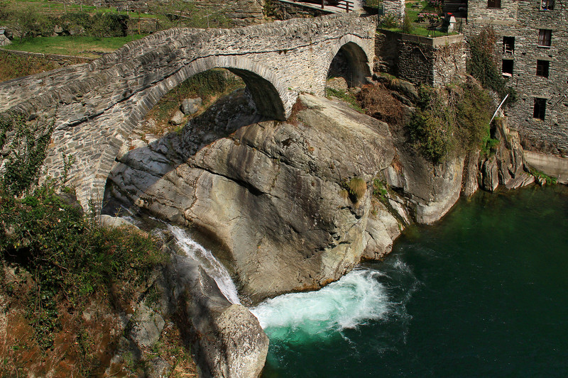 ''Questa volta a due arcate..'' - Pontboset