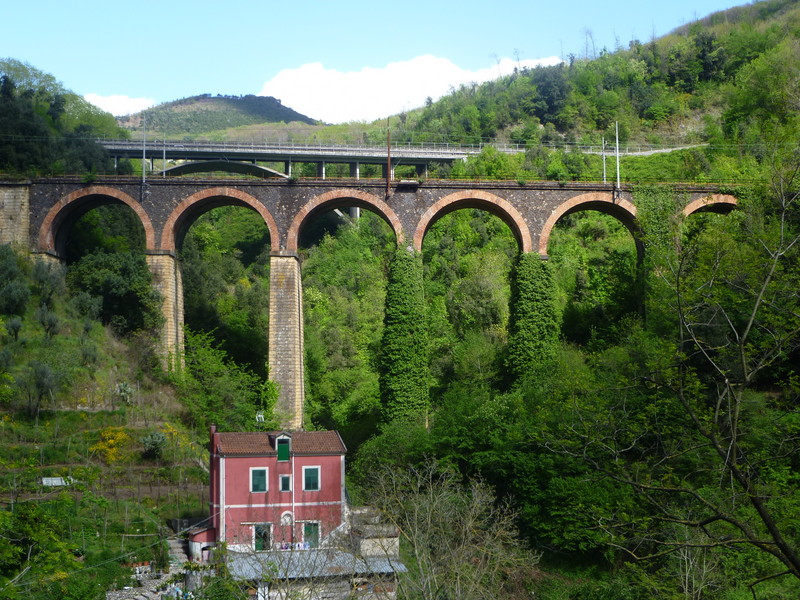 ''sotto frazione Marini, ponti e ponti e..'' - Cava de' Tirreni