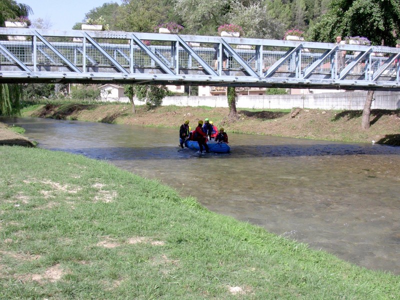 ''Sotto il ponte … fine del rafting!'' - Scheggino