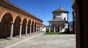 Il Battistero in piazza