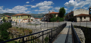 La piazza di fronte al castello