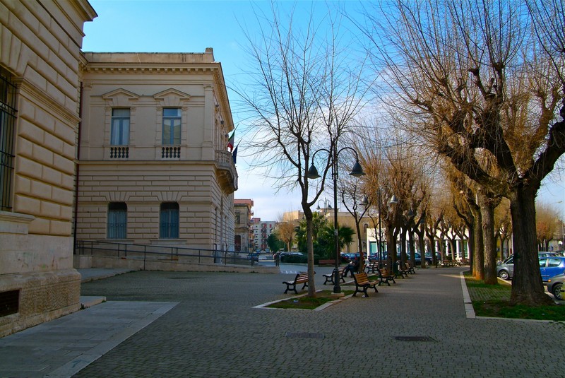 ''All’ombra dell’Edificio Scolastico'' - Acquaviva delle Fonti