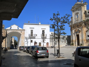 Piazza,Chiesa e Porta Muraria