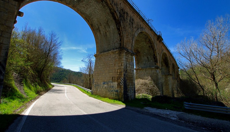 ''Ponte ferroviario che attraversa due strade'' - Carsoli