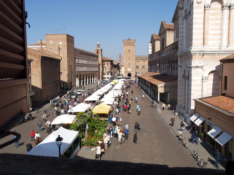 ''Mercato in piazza'' - Ferrara