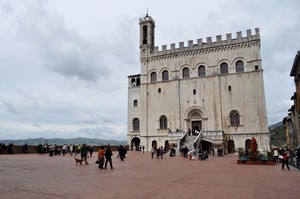 Maestosa Piazza Grande